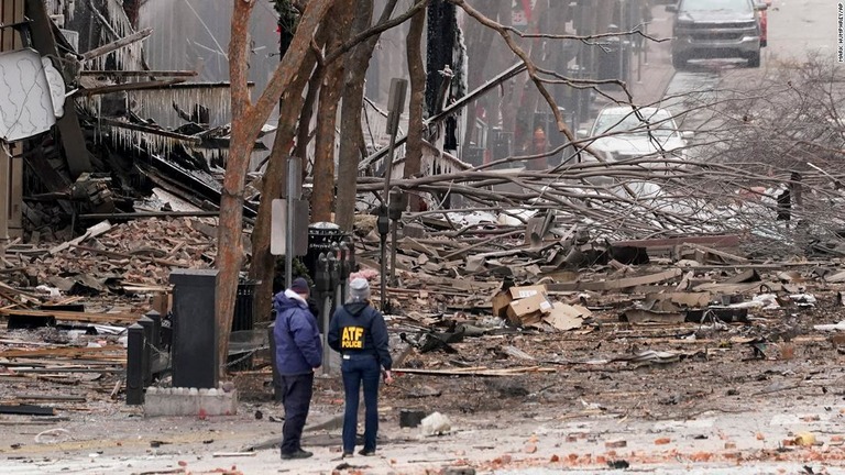 米ナッシュビルで起きた車爆発で、当局は容疑者の動機について、あらゆる可能性を視野に捜査を進めている/Mark Humphrey/AP