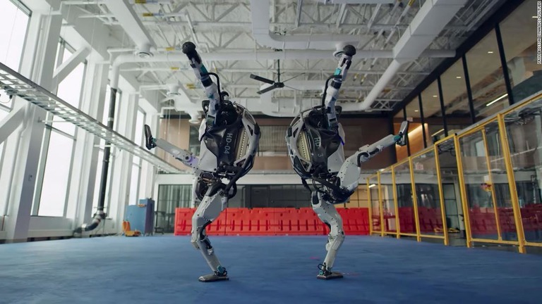 人型ロボットの「アトラス」が華麗なダンスを披露/From Boston Dynamics/YouTube