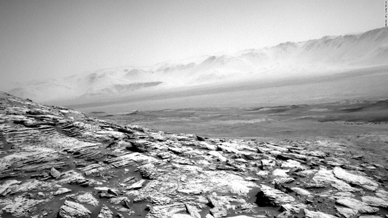 火星探査機キュリオシティが撮影した火星の表面。地下に眠る湖を使い酸素を調達できるのか/NASA/JPL-Caltech