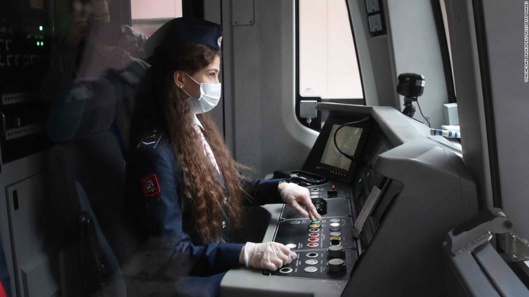 モスクワの地下鉄に女性の運転手が帰ってきた/Vyacheslav Prokofyev/TASS/Getty Images