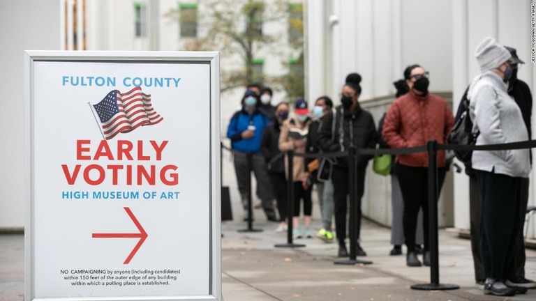 米ジョージア州フルトン郡では期日前投票の数が大統領選を上回ったことが報告された/Jessica McGowan/Getty Images 