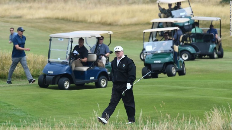 英スコットランドの首相がトランプ大統領のゴルフ目的での訪問を拒否/ANDY BUCHANAN/AFP/AFP via Getty Images