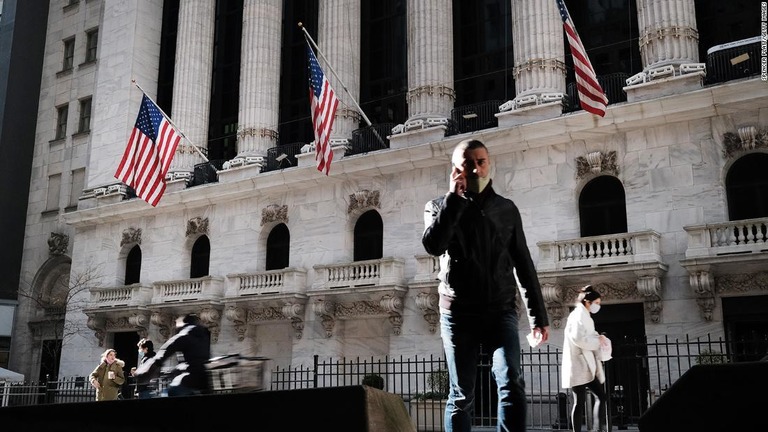 米ニューヨーク証券取引所は中国の通信大手３社の上場廃止を発表した/Spencer Platt/Getty Images