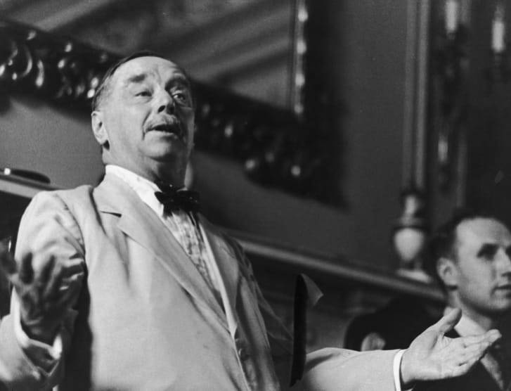 スピーチをするH・G・ウェルズ=1944年/Erich Auerbach/Hulton Archive/Getty Images