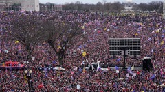 ホワイトハウス付近にトランプ氏支持者が集まる