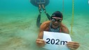 一呼吸で２０２メートル進む海中潜水、ギネス世界記録達成