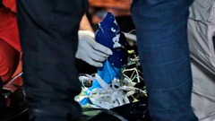 墜落機のブラックボックスを特定、遺体の収容や捜索続く　インドネシア沖