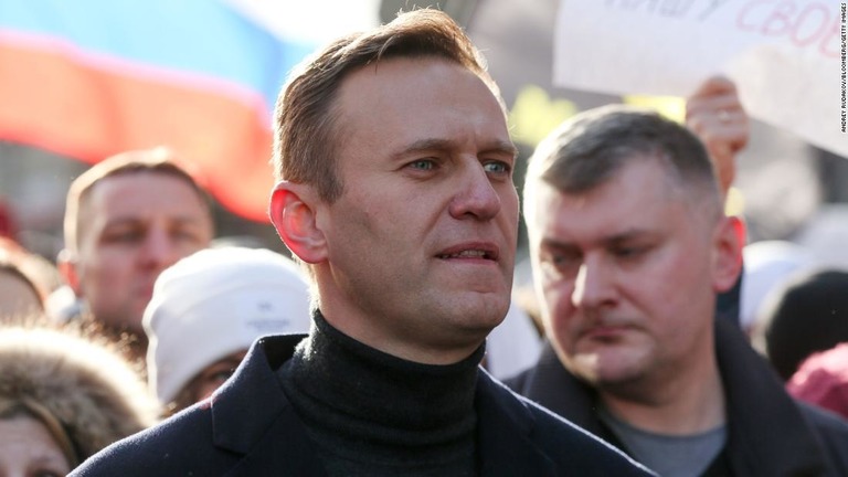 ロシアの反政権活動家アレクセイ・ナバリヌイ氏が１７日に帰国するとツイート/Andrey Rudakov/Bloomberg/Getty Images