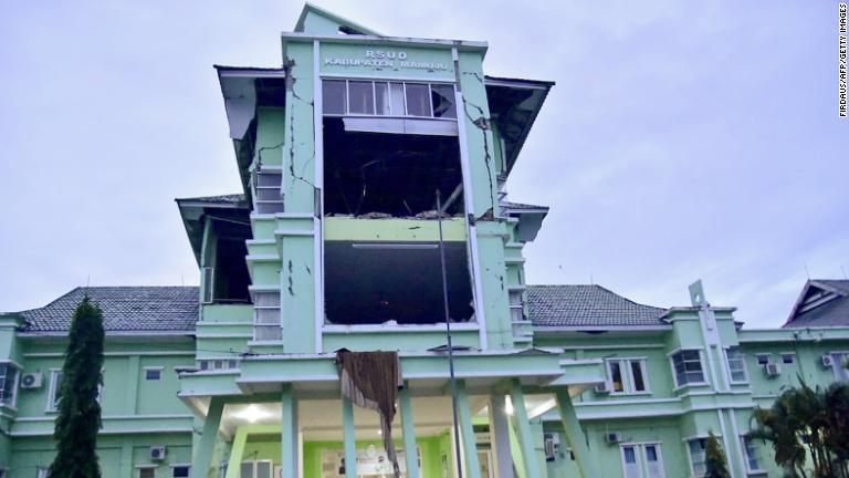 地震で損壊したマムジュの病院/Firdaus/AFP/Getty Images