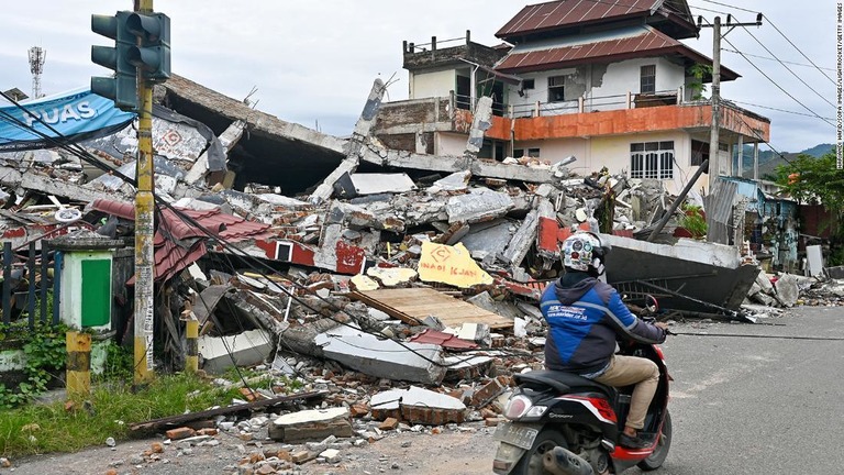 スラウェシ島で１５日に発生した地震を始め、インドネシアが相次ぐ災害に見舞われている/Hariandi Hafid/SOPA Images/LightRocket/Getty Images