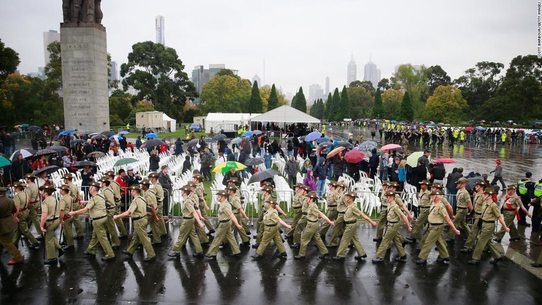 戦没者追悼記念式典の様子＝２０１５年、オーストラリア・メルボルン/Scott Barbour/Getty Images
