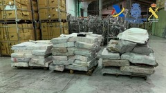 木炭に隠された２トンのコカインを押収、１２人逮捕　スペイン