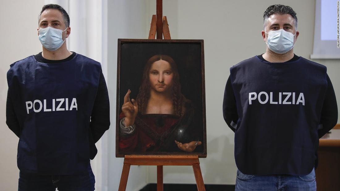美術館から盗まれたダビンチの名画の複製を警察が回収した