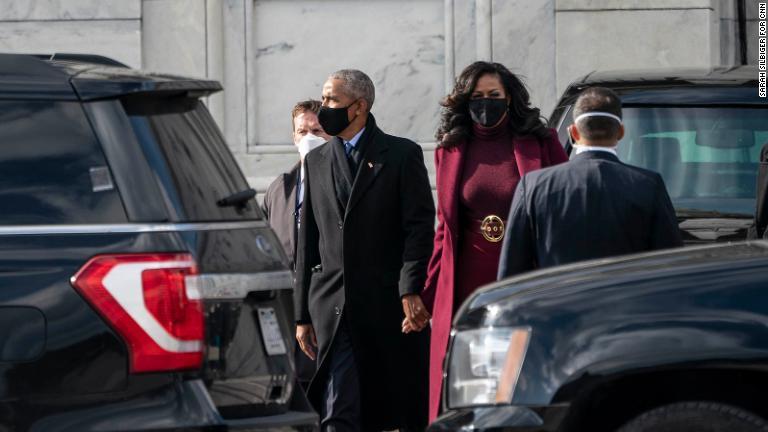 オバマ元大統領夫妻が就任式を終えて議事堂を後にする/Sarah Silbiger for CNN