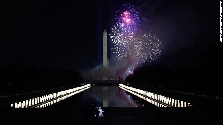 ケイティー・ペリーが「Firework」を歌う/Joshua Roberts/Pool/Getty Images