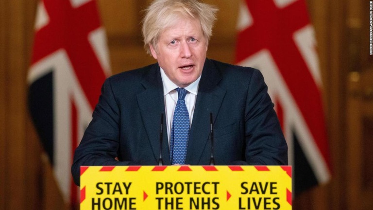 ジョンソン英首相が新型コロナ変異種について従来種より致死率が高い可能性に言及した/Dominic Lipinski/Pool/AFP/Getty Images