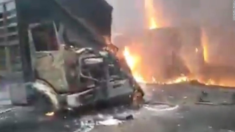 カメルーンでバスとトラックが衝突し５３人が死亡した/From CRTVweb/Twitter