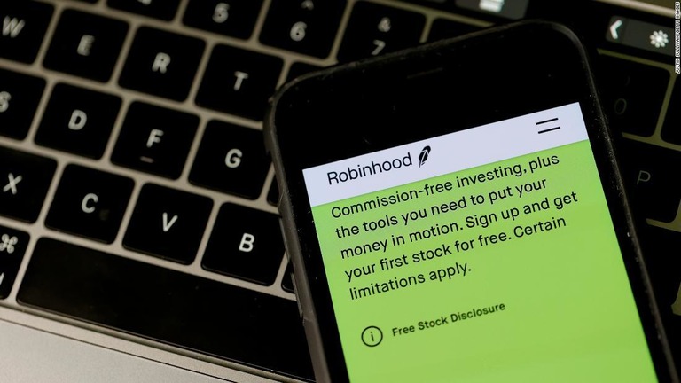 米ネット証券のロビンフッドがゲームストップ株などの過熱銘柄の取引を制限すると表明/Justin Sullivan/Getty Images