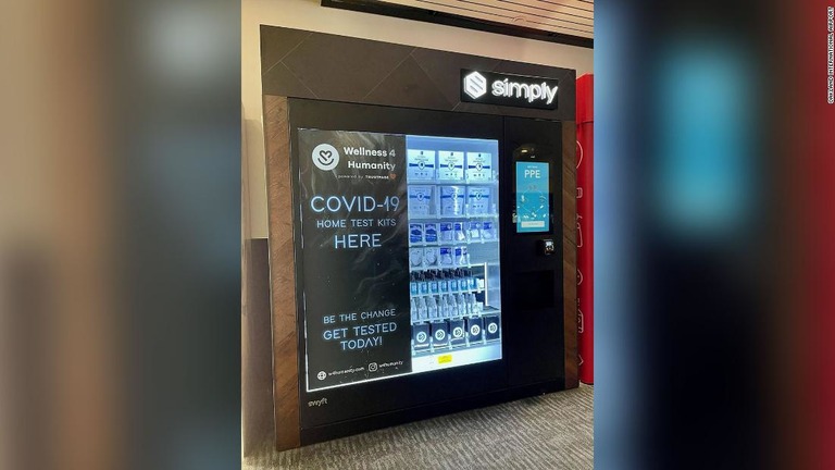 オークランド国際空港に新型コロナウイルスの検査キットの自動販売機が登場した/Oakland International Airport  