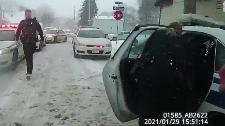 「家庭内トラブル」の通報を受け出動した警官ら/Rochester PD
