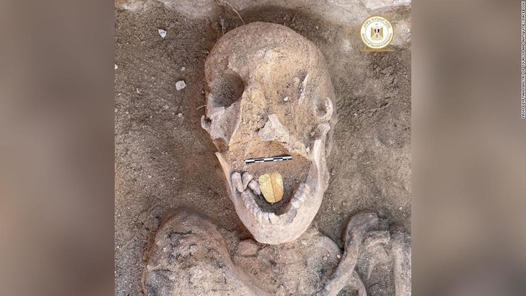 黄金の舌をもつミイラが発見された/From Egyptian Ministry of Tourism and Antiquities/Facebook