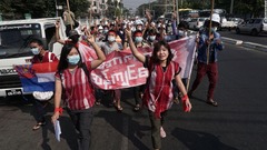 ミャンマー最大都市で大規模デモ、クーデターに抗議