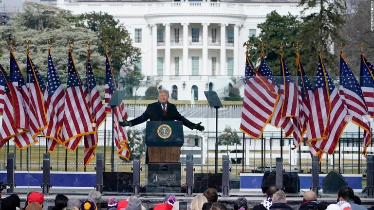 集会で演説を行うトランプ氏＝１月６日、米ワシントンＤＣ/Jacquelyn Martin/AP