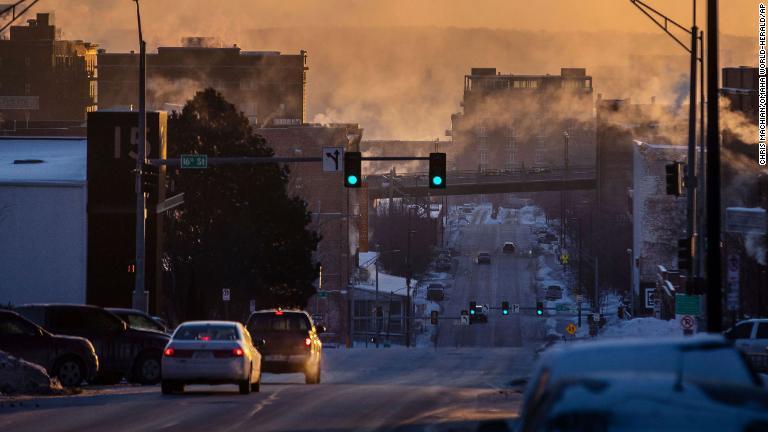 ネブラスカ州オマハでは気温が氷点下に下がった＝１６日/Chris Machian/Omaha World-Herald/AP