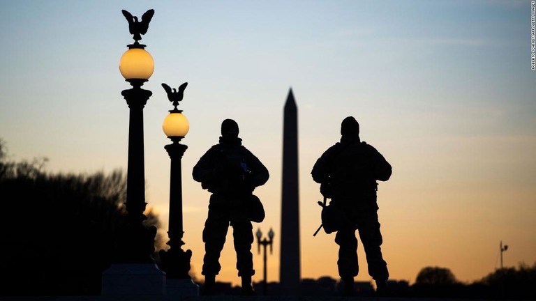 約５０００人の州兵が米首都ワシントンに滞在することがわかった/Roberto Schmidt/AFP/Getty Images