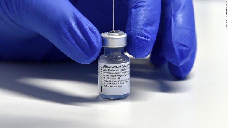 実験でファイザーとモデルナの新型コロナワクチンが変異株にも有効であるとされた/Christof Stache/AFP/Getty Images