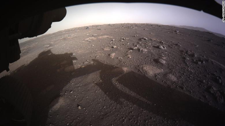 火星探査車「パーサビアランス」から送られてきた初のカラー画像/JPL-Caltech/NASA