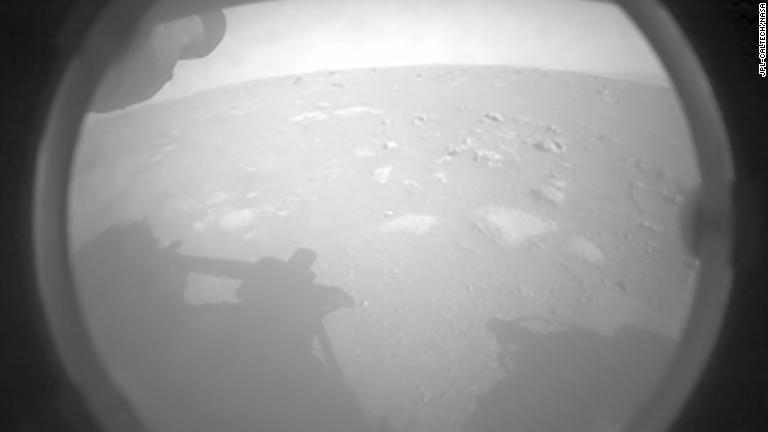 パーサビアランスが着陸直後に送信してきた画像/JPL-Caltech/NASA