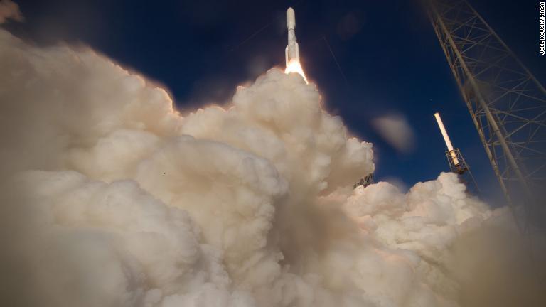 エンパイアステートビルを打ち上げたロケット＝２０２０年７月、フロリダ州ケープカナベラル/Joel Kowsky/NASA