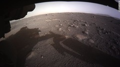 パーサビアランスが公開した初の火星の地表からのカラー写真