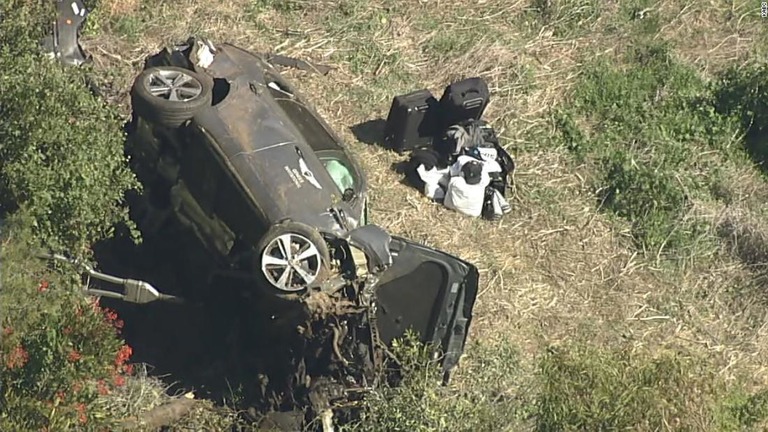 ウッズさんが運転していたＳＵＶ。救急隊員の到着時には意識があり、冷静だったという/KABC