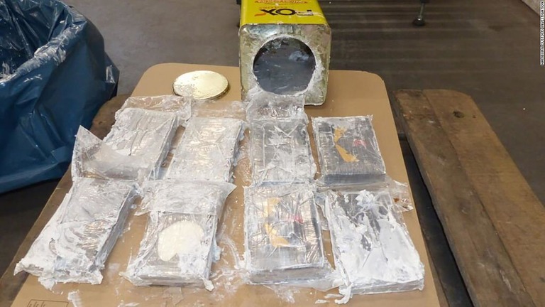 １７２８個の缶から１６トン超のコカインが発見された/Hamburg Customs Investigation