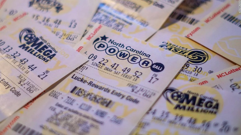 米男性がフォーチュンクッキーの番号でパワーボール宝くじを購入して、５０万ドルを射止めた/Shutterstock