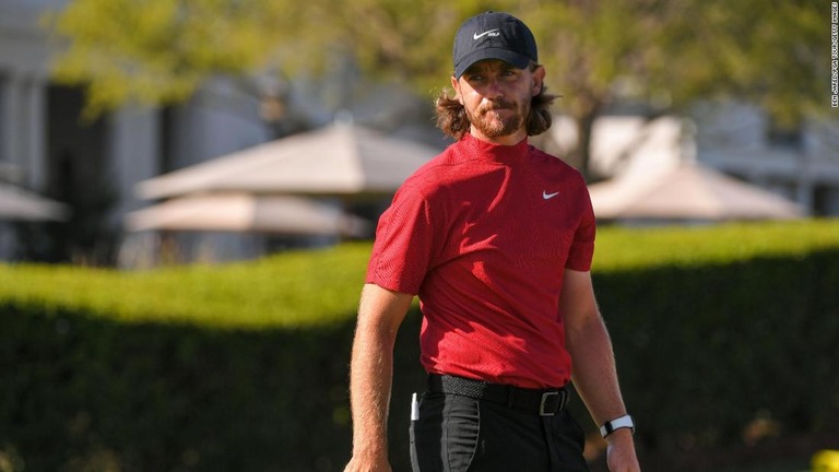 タイガー・ウッズと同じ上が赤、下が黒のコーデでプレーするトミー・フリートウッド/Ben Jared/PGA TOUR/Getty Images