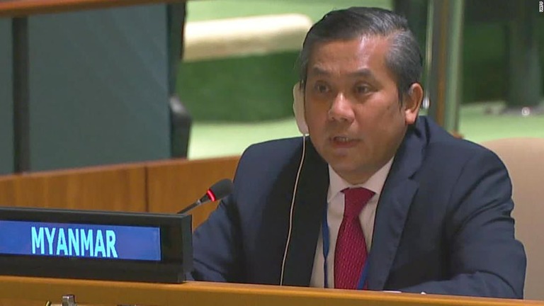 国連総会で演説するミャンマーのチョーモートゥン国連大使＝２月２６日/UNTV