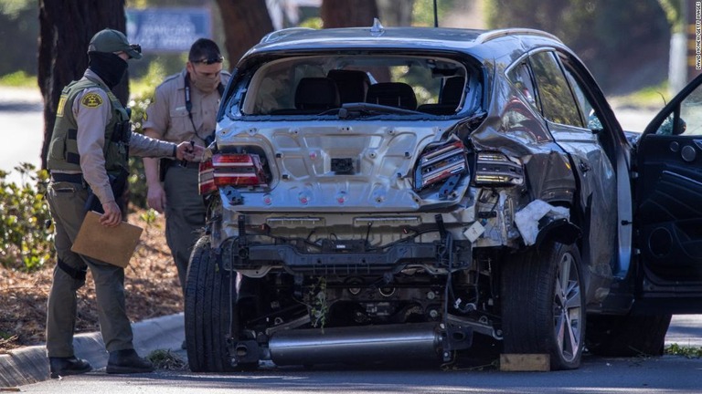 当局はウッズさんの車に搭載されていたブラックボックスなどのデータを調べている/David McNew/Getty Images