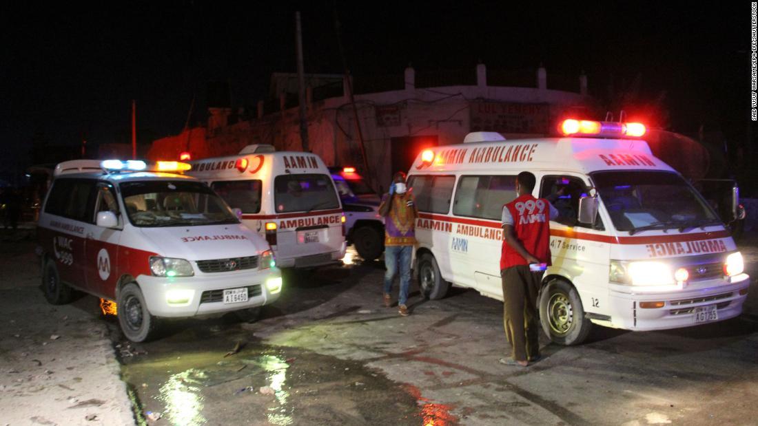 爆発現場近くに派遣された救急車両/Said Yusuf Warsame/EPA-EFE/Shutterstock