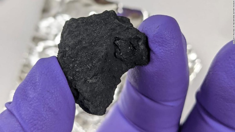 英ウィンチクームで見つかった極めて希少な隕石の断片/courtesy Trustees of the Natural History Museum