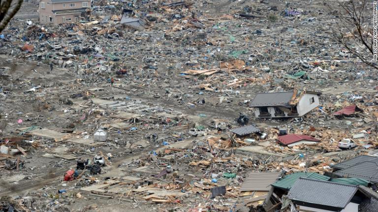 津波に押し流された家々の跡。宮城県石巻市、２０１１年３月２１日撮影/Mike Clarke/AFP/Getty Images