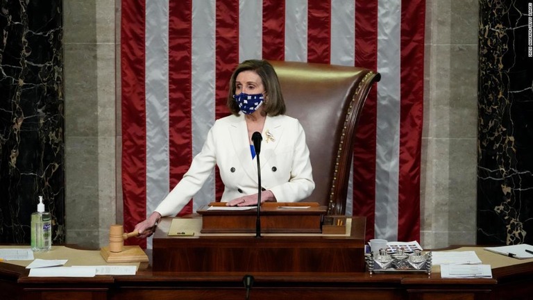 民主党のナンシー・ペロシ下院議長。米下院は新型コロナウイルス対策法案を賛成多数で可決した＝１０日、米ワシントンＤＣ/Drew Angerer/Getty Images 