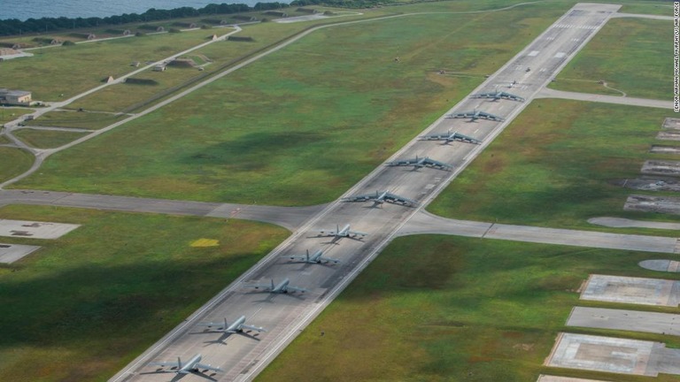 米軍機が駐機するグアム島のアンダーセン米空軍基地（２０２０年４月１３日）/Senior Airman Michael Murphy/US Air Force