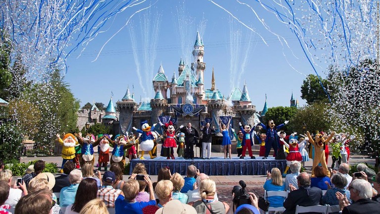 米カリフォルニア州のディズニーランドとカリフォルニア・アドベンチャーの営業が４月３０日に再開されると発表された/Paul Hiffmeyer/Disneyland Resort via Getty Images