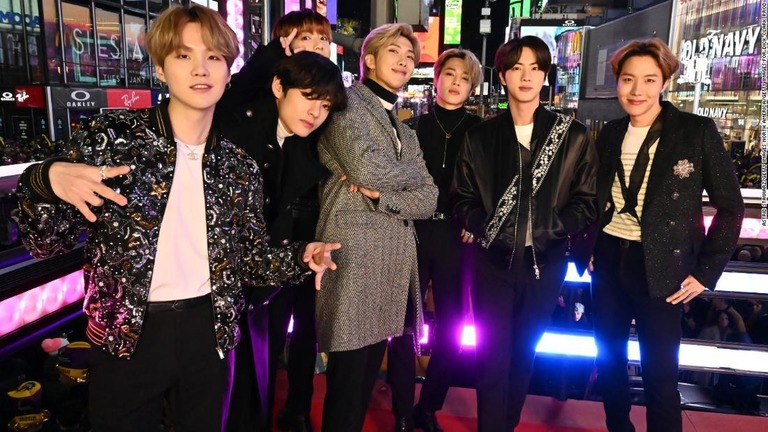 韓国の男性音楽グループグループ、ＢＴＳ＝２０１９年１２月３１日，米ニューヨーク市/Astrid Stawiarz/Getty Images North America/Getty Images for Dick Clark Prod