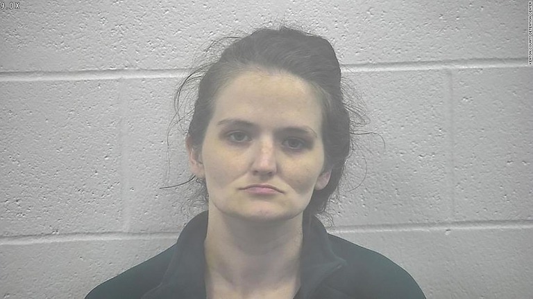 逮捕された母親。殺人などの容疑がかけられている/Kenton County Detention Center