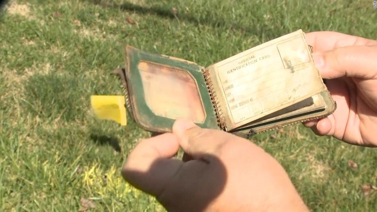 約７０年前に紛失した財布が無事に発見され、元の持ち主に戻った/WTKR