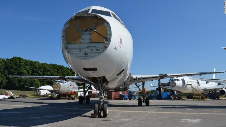 イングランド西部のコッツウォールド空港にあるエアフィンの航空機解体施設/Courtesy AerFin